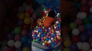 Mandi bola terus 😌 