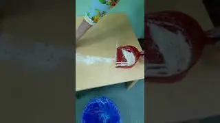 Убирание крошек со стола. От 2х лет.
