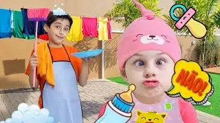 Mimi e Julinha em uma História Engraçada da Irmã BEBÊ e os BRINQUEDOS