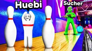 We’re HIDING in a BOWLING ALLEY! (Meccha Chameleon)