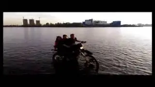 Беспредел на мотоцикле, намочили девчонок))))