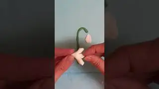 Лепим подснежник из пластилина на бумаге