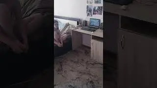 Соня подпевает.