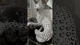 Скульптура "Леопард с шаром" на подставке