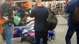 Даниил Квят и болид Ф-1 Toro Rosso в Санкт Петербурге