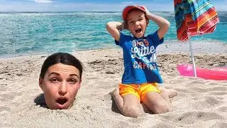 Maxim and mom have fun together at sea