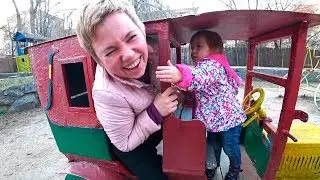 Мама застряла в железной машинке, Илюша стал экстремаломв парке Шевченка