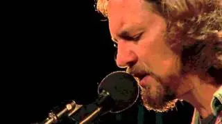 Eddie Vedder - Blackbird (Water on the Road DVD)