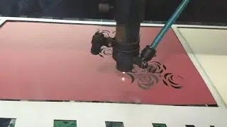 Produção de corte a laser em Papel Couché 12