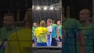 Артем Дзюба в  турнире по уличному футболу сорвал матч, повздорив с игроком команды соперника.