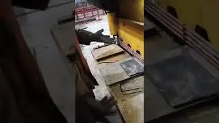 рубка транспортёрной ленты на гельотине