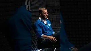 Как комментатор подставил футболиста 😂 