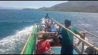 Dihadang gelombang saat pulang sekolah