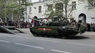 Погрузка танков Т-72Б3 на платформы для транспортировки произвела настоящий фурор!