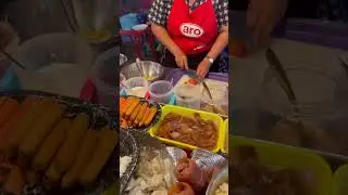 Как готовят салат на рынке в Таиланде?