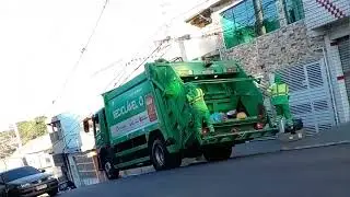 Caminhão de Lixo Reciclável da Ecourbis