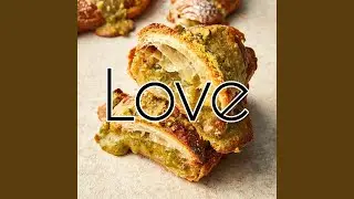 Pistachio Croissant