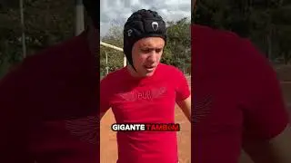 Nunca mais jogo nesse campo sem grama!