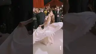 Movement is GOOD!!! #posing #redcarpet #director #glambot #livefrome #bts #poses
