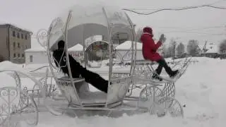 Девочка и Козлов спешат на помощь