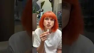 Женщина которая выставляет себя на показ