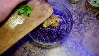 Салат из краснокочанной капусты. Грузинская кухня.