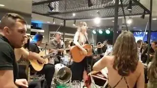 Show de Gabi Martins na inauguração da loja Ypslon em Belo Horizonte. Montagem Mundo do Evento.