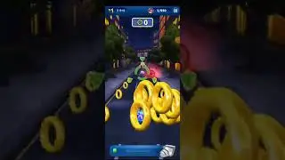Вот игра пра соника ( SonicDash)!