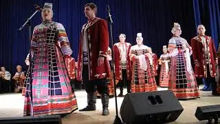 Воронежский хор - Вот кто-то с горочки спустился