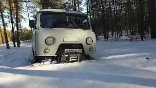 Буханка по мокрому снегу.