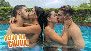OS CASAIS SE BEIJARAM NA PISCINA COM CHUVA!! ( LAZENDE E JOANA )
