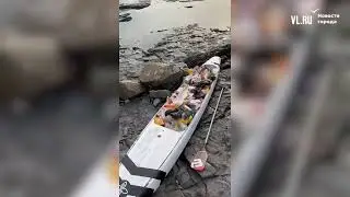 Сапсёрфер в одиночку собрал два мешка мусора в море возле маяка Басаргина