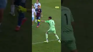 🤯 El cruce de cables de Andrada en el derbi aragonés... 
