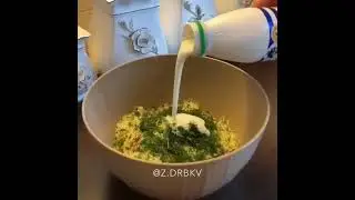 Оладушки с колбасой и помидорами