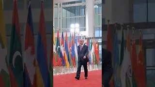 Мемлекет басшысын ҚХР Төрағасы Си Цзиньпин мен оның зайыбы Пэн Лиюань күтіп алды