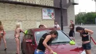 Девушки в купальниках Мокрые майки Харьков Girls Bikini Wash Show Kharkov 2013