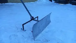 Лопата для уборки снега.