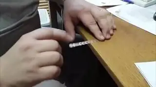 Il joue la musique de Star Wars avec une touillette à café !
