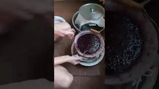 Процеживание через двойную марлю.