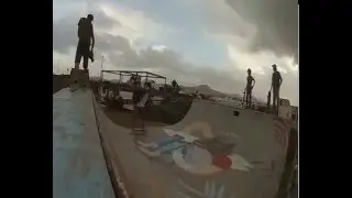 Marco Mina -Qué has heecho a FuerteVentura?-         ----Nada!.....he pintado la mona!