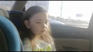 Ярослава рассказывает стихотворение,