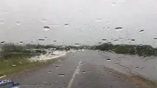 Camioneta es  arrastrada por la corriente   con dos ocupantes en Florida 2018