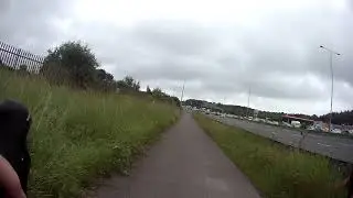 Cycling alongside the traffic bound A2