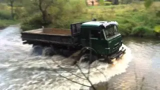 Камаз проходит брод