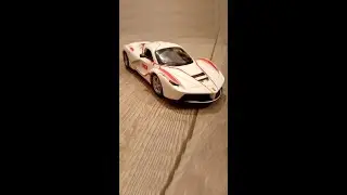 Обзор детской машинки Ferrari. Инерционная коллекционная машинка. 