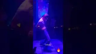 Как же он двигается 💜
