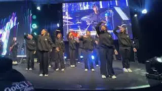 Youth Invasion - Nyanyi dan Bersoraklah (Hillsong)