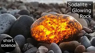 Sodalite - Rock that glows when exposed to UV light (Yooperlite)