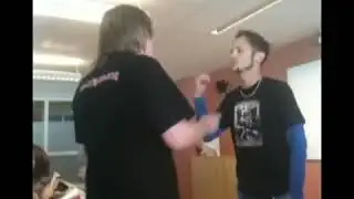 Asarg kille bråkar med lärare *HELT SJUKT*