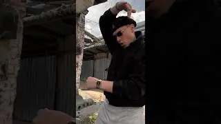 Популярные танцы начала 00х. Мастер-класс из двора 00х по тиктонику.